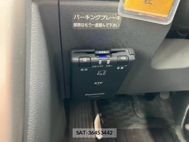 Toyota NOAH 2009-11 7456366-15