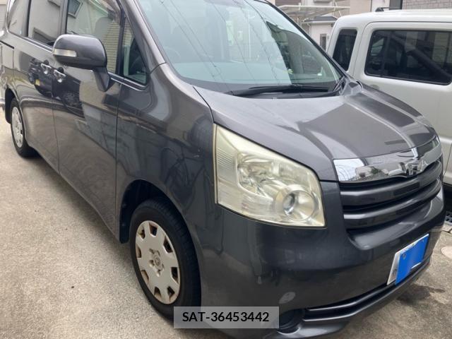 Toyota NOAH 2009-11 7456366-1