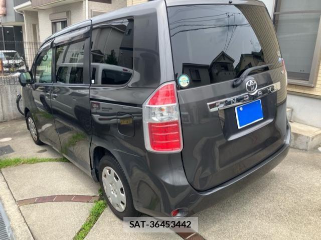 Toyota NOAH 2009-11 7456366-2