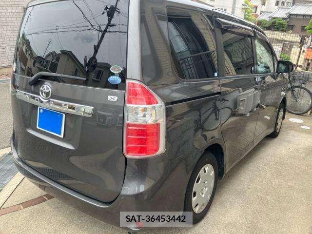 Toyota NOAH 2009-11 7456366-3