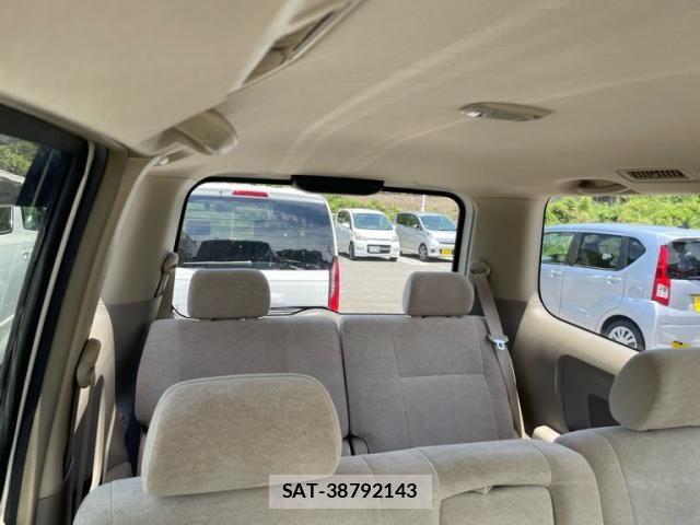 Toyota NOAH 2005-10 7456367-13