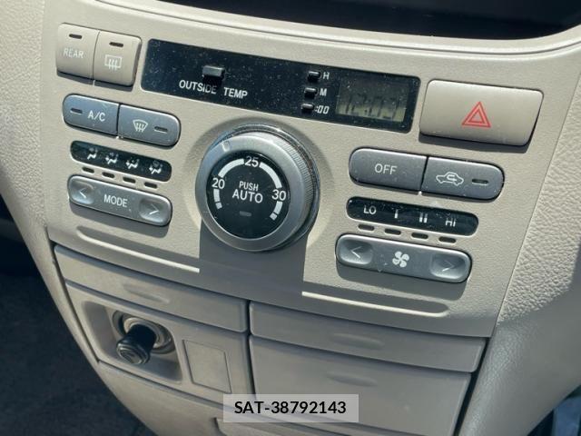 Toyota NOAH 2005-10 7456367-19