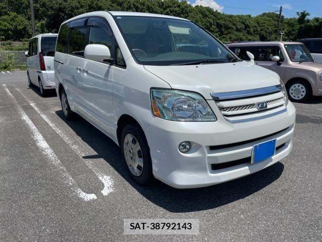 Toyota NOAH 2005-10 7456367-2