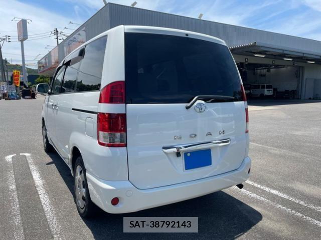 Toyota NOAH 2005-10 7456367-5