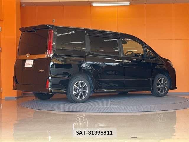 Toyota NOAH 2020-10 7456339-11