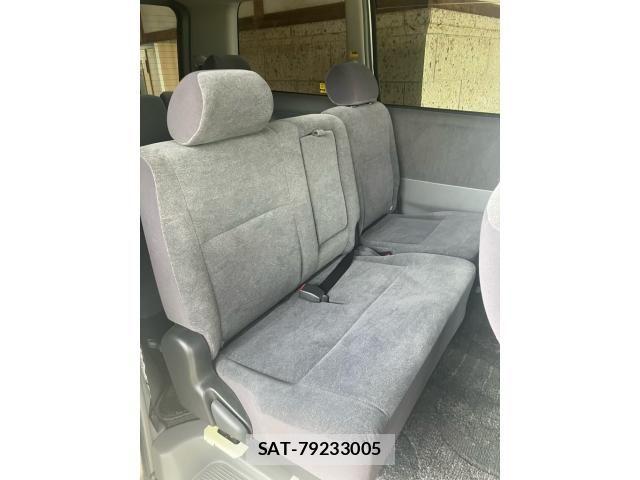 Toyota NOAH 2005-10 7456369-11