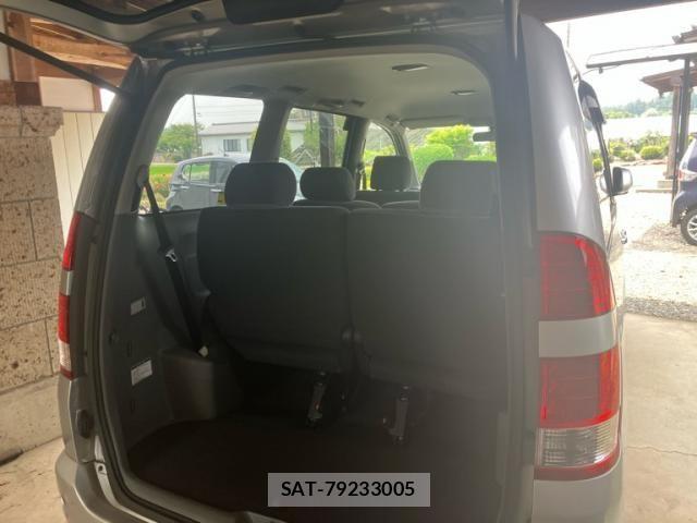 Toyota NOAH 2005-10 7456369-14