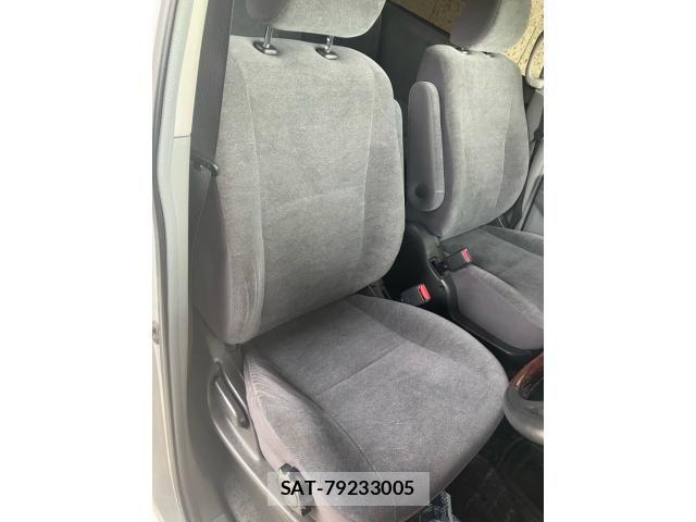 Toyota NOAH 2005-10 7456369-18