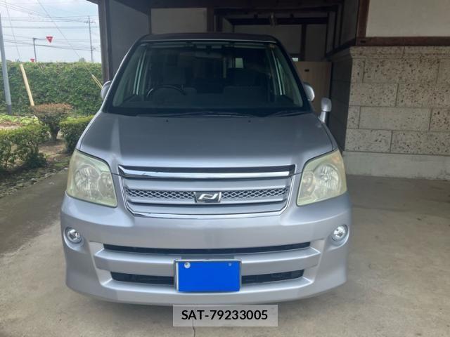 Toyota NOAH 2005-10 7456369-1