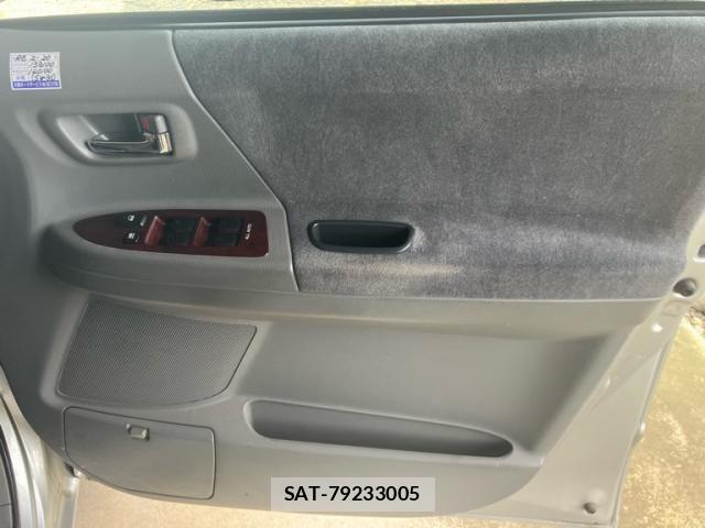 Toyota NOAH 2005-10 7456369-20
