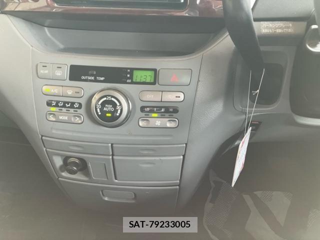Toyota NOAH 2005-10 7456369-22
