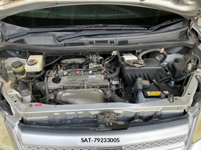 Toyota NOAH 2005-10 7456369-26