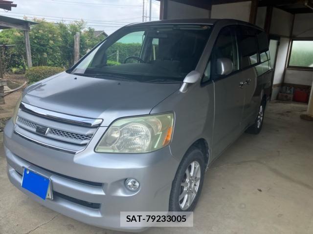 Toyota NOAH 2005-10 7456369-2