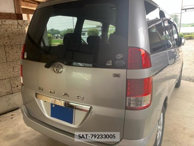 Toyota NOAH 2005-10 7456369-4