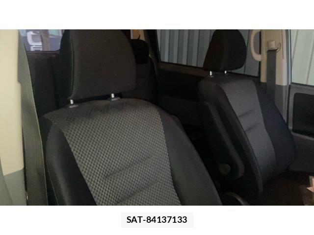 Toyota NOAH 2008-04 7456363-11