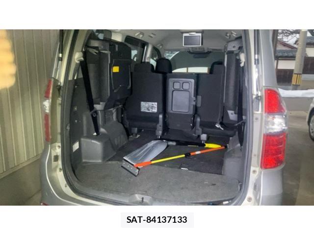 Toyota NOAH 2008-04 7456363-23