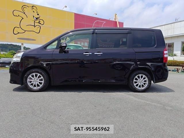 Toyota NOAH 2013-02 7456354-11