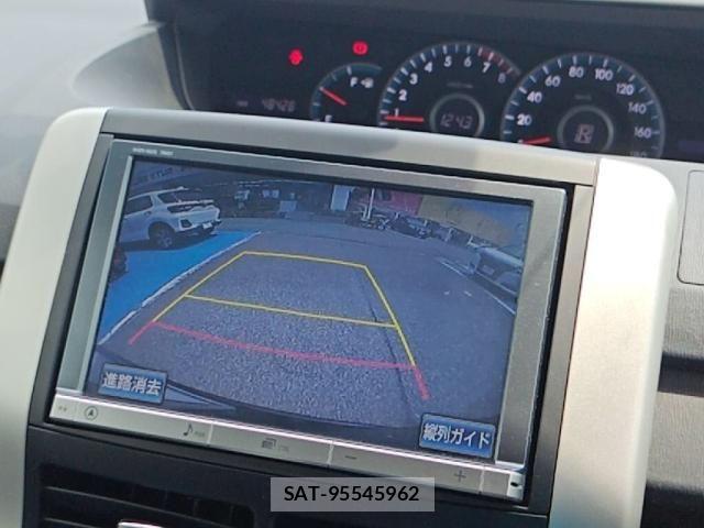 Toyota NOAH 2013-02 7456354-14