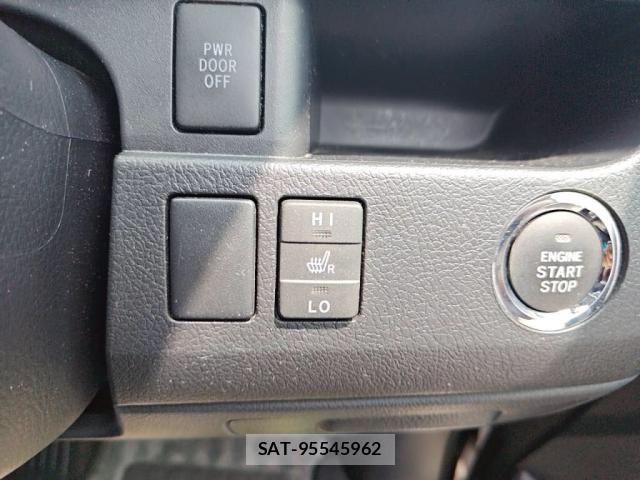 Toyota NOAH 2013-02 7456354-17