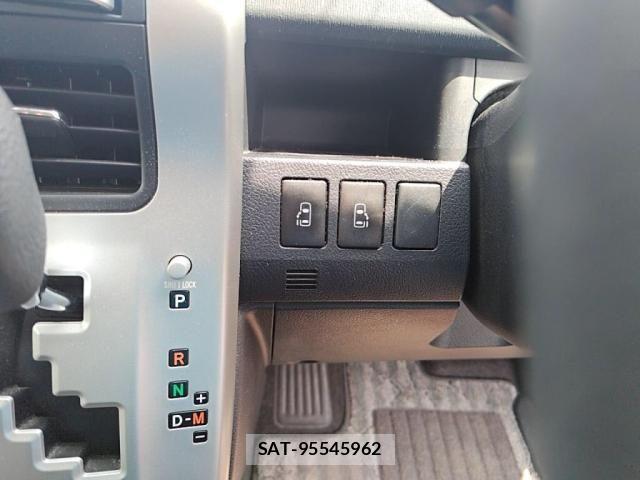Toyota NOAH 2013-02 7456354-18
