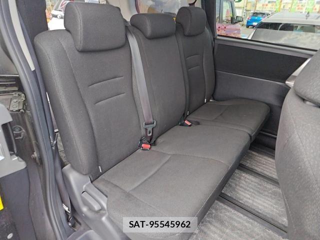 Toyota NOAH 2013-02 7456354-20