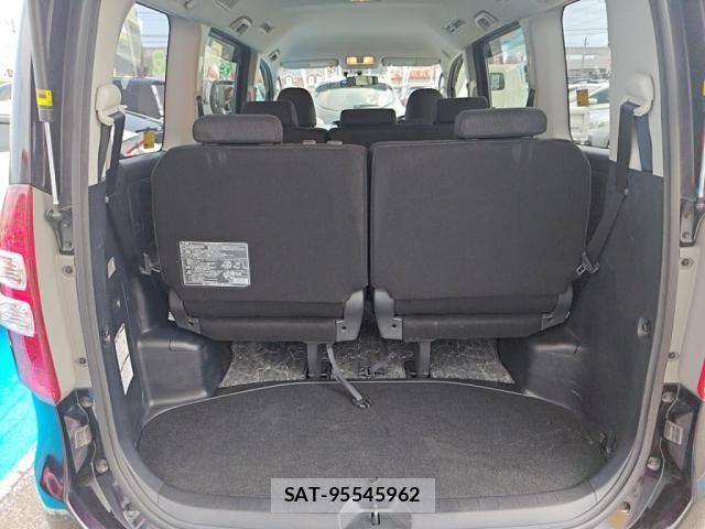 Toyota NOAH 2013-02 7456354-21