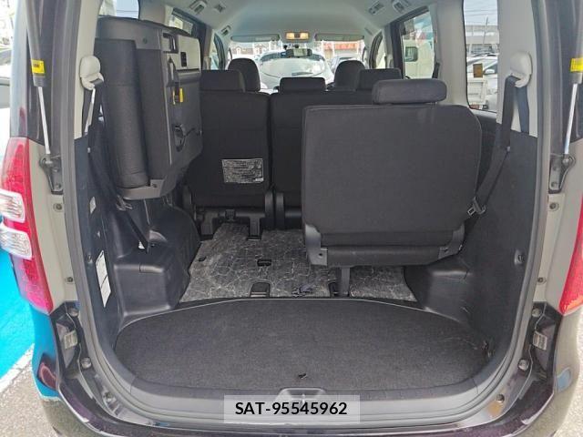 Toyota NOAH 2013-02 7456354-22