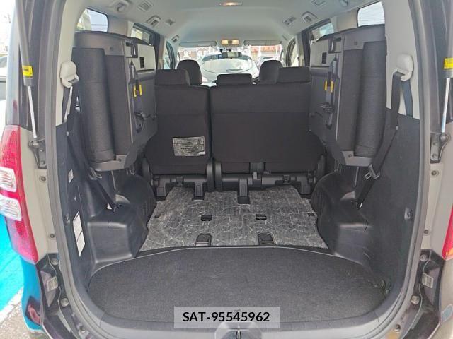 Toyota NOAH 2013-02 7456354-23