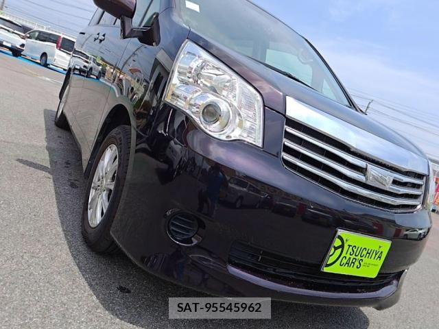 Toyota NOAH 2013-02 7456354-24