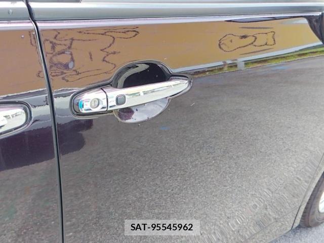 Toyota NOAH 2013-02 7456354-25