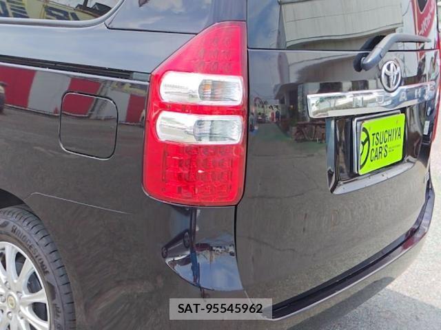 Toyota NOAH 2013-02 7456354-27