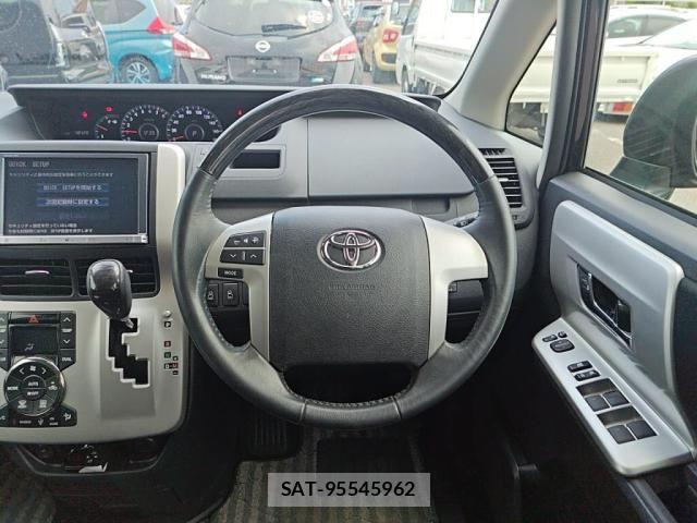 Toyota NOAH 2013-02 7456354-2