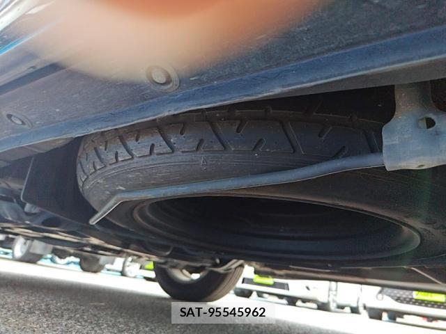 Toyota NOAH 2013-02 7456354-29