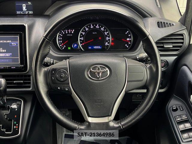 Toyota NOAH 2016-08 7456349-11
