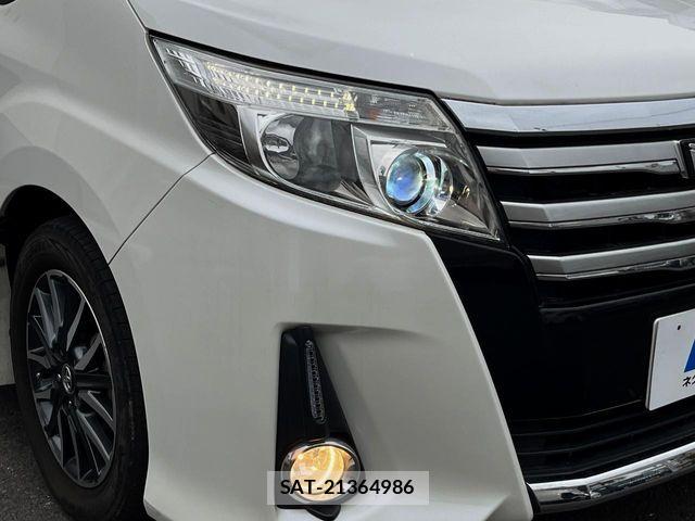 Toyota NOAH 2016-08 7456349-12