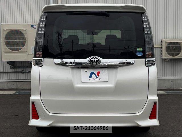 Toyota NOAH 2016-08 7456349-15