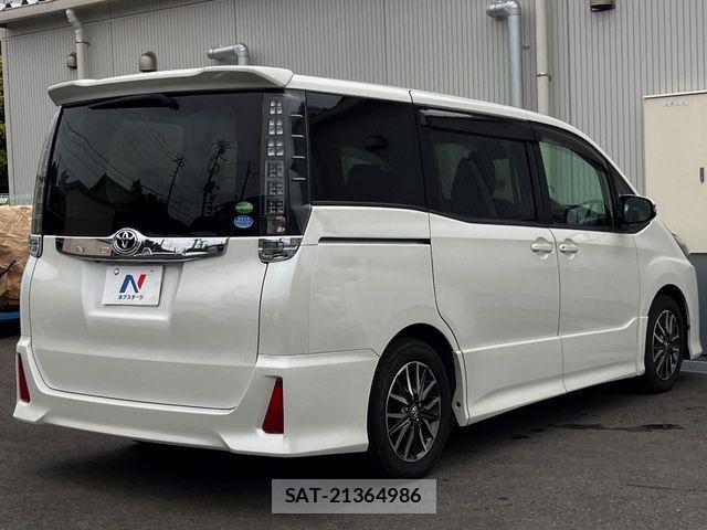 Toyota NOAH 2016-08 7456349-16