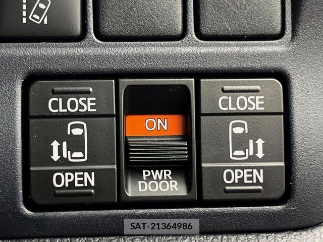 Toyota NOAH 2016-08 7456349-6