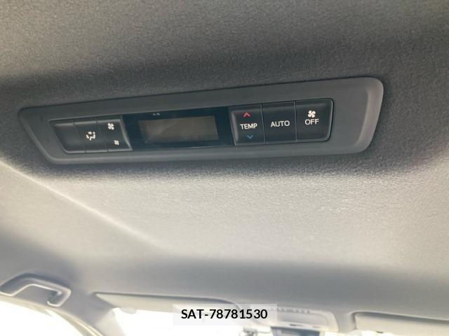 Toyota NOAH 2021-01 7456348-18