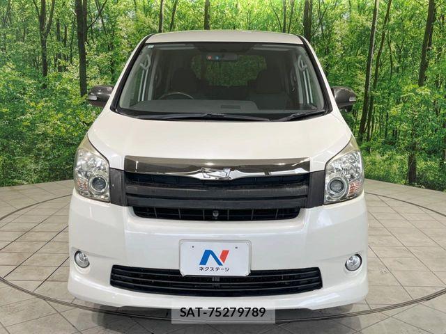 Toyota NOAH 2007-06 7456361-14