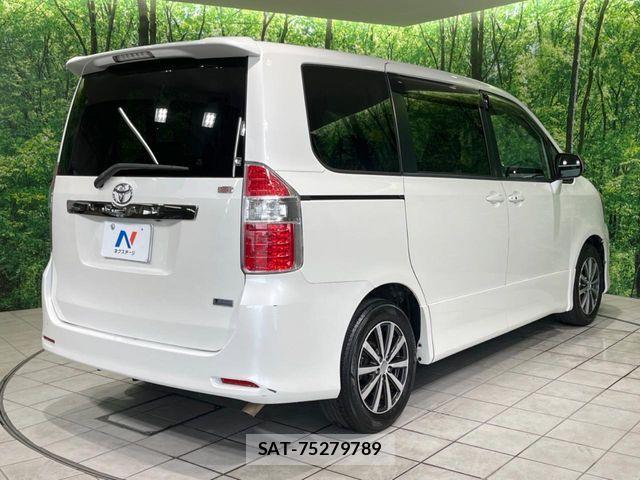 Toyota NOAH 2007-06 7456361-17