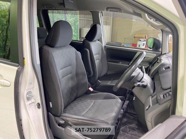 Toyota NOAH 2007-06 7456361-7