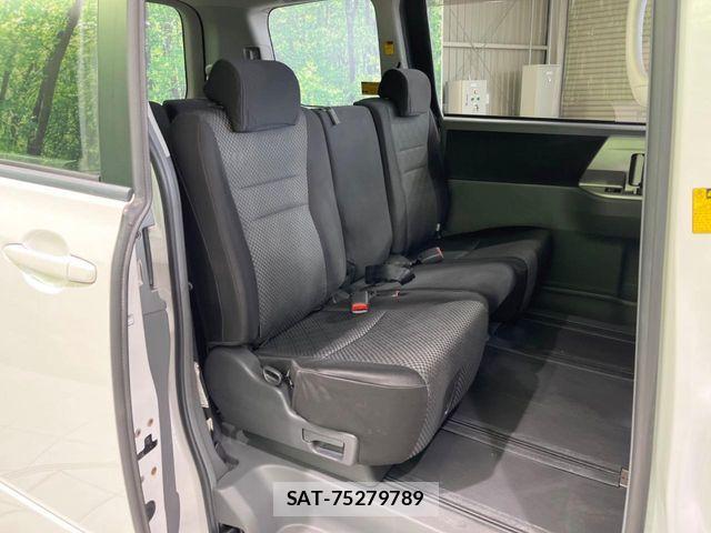 Toyota NOAH 2007-06 7456361-8