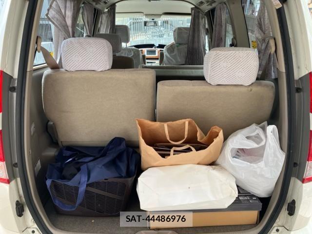 Toyota NOAH 2005-04 7456370-10