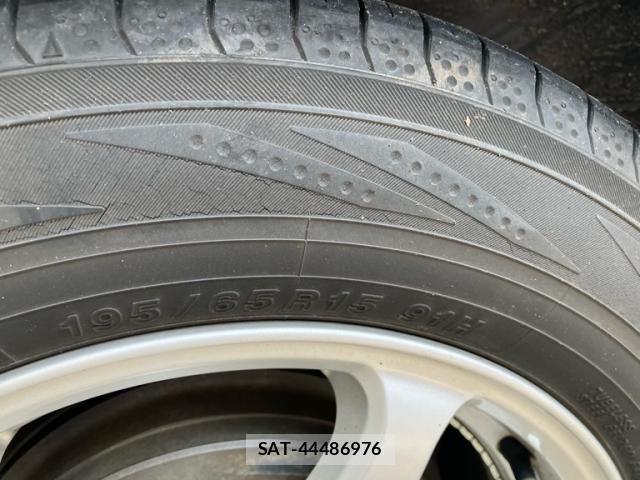Toyota NOAH 2005-04 7456370-12