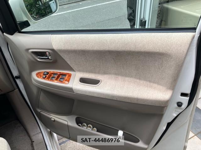 Toyota NOAH 2005-04 7456370-13