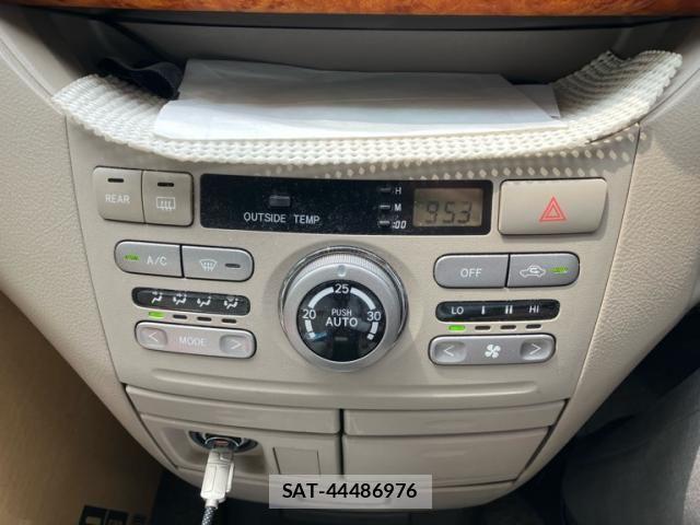 Toyota NOAH 2005-04 7456370-21