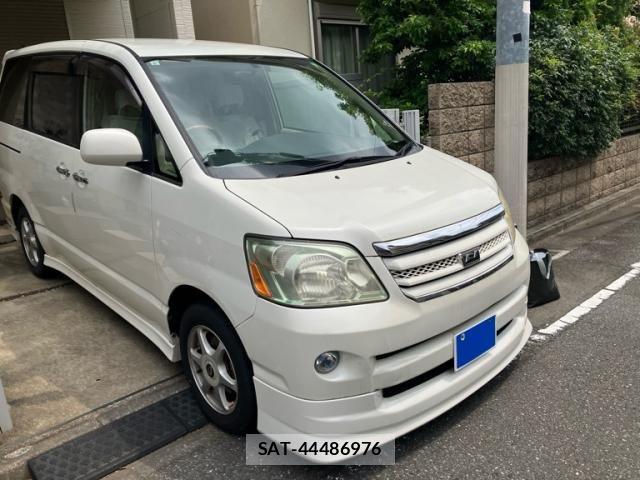 Toyota NOAH 2005-04 7456370-2