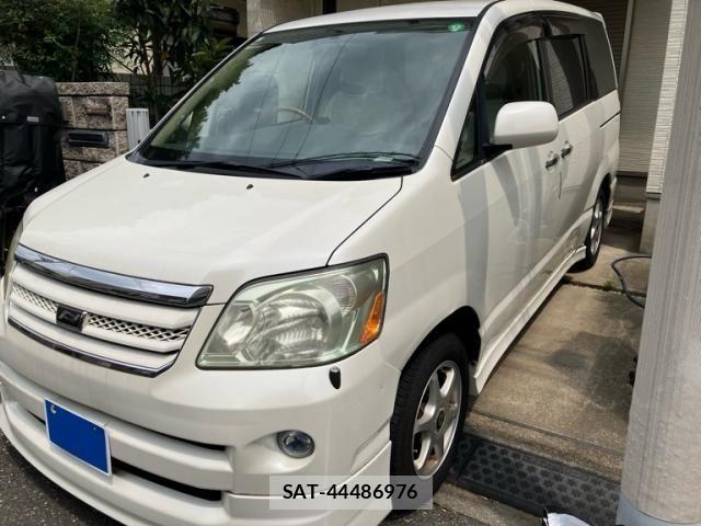 Toyota NOAH 2005-04 7456370-3