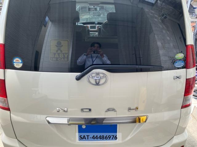 Toyota NOAH 2005-04 7456370-6